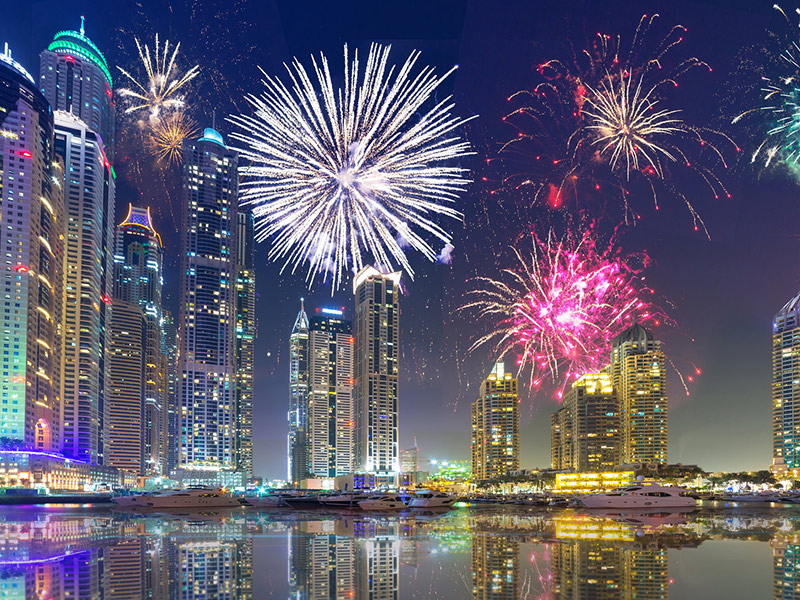 شاهد العروض الاستثنائية التي استقبلت بها الإمارات العام 2020